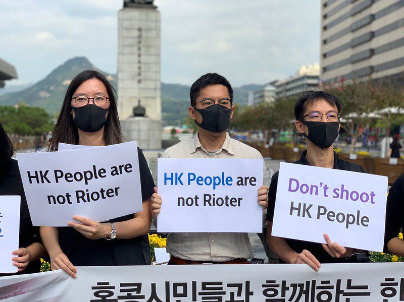 10월 4일 홍콩 시민들과 함께하는 한국 시민사회단체들은 기자회견 회견을 열고 "홍콩 정부는 무차별적인 폭력 진압 중단하고 집회 시위의 자유 보장하라"고 주장했습니다.  <사진=참여연대>