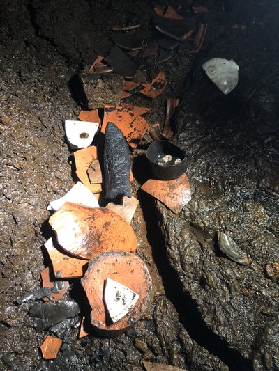 Broken pots inside the Keunneolgwe